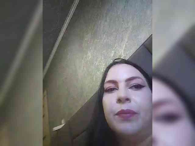 Cleopatra1990 webcam