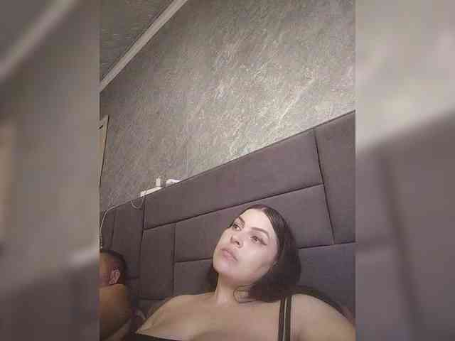 This model is live right now. kissmabont