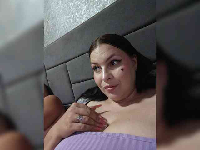 Cleopatra1990 webcam