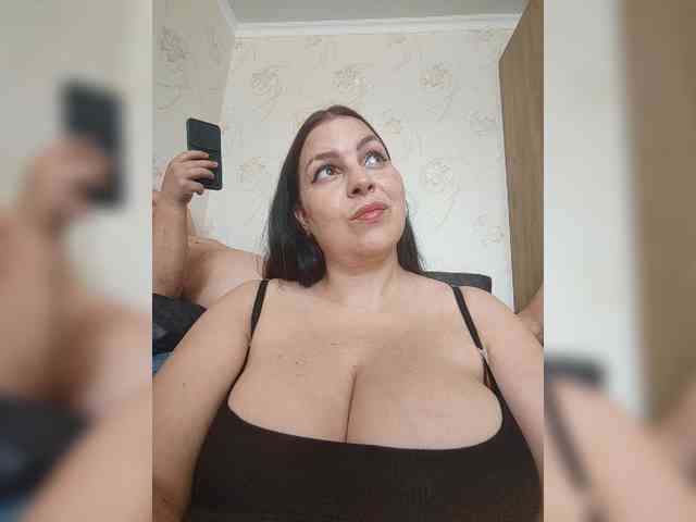 Cleopatra1990 webcam