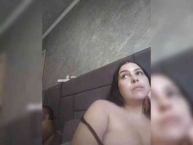 This model is live right now. kissmabont