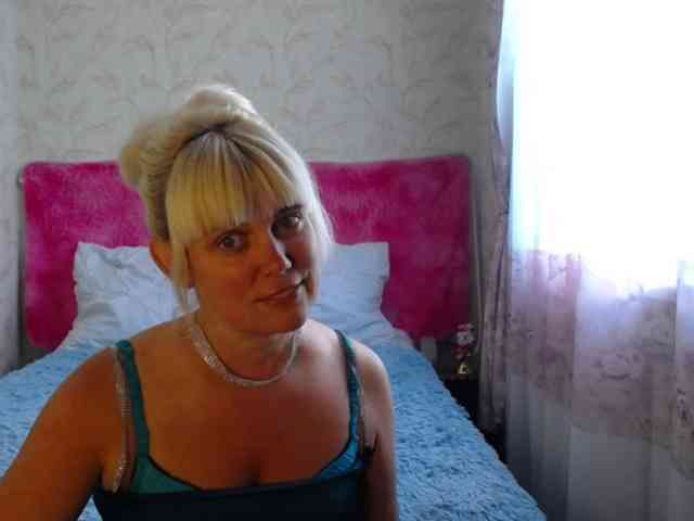 YoungMistress webcam