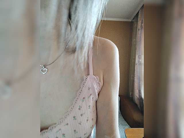 prettyKris's BongaCams show and profile