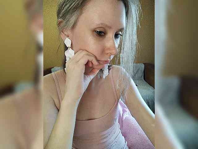 -Christina- webcam