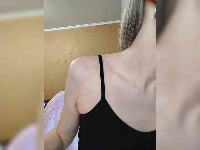 -Christina- webcam