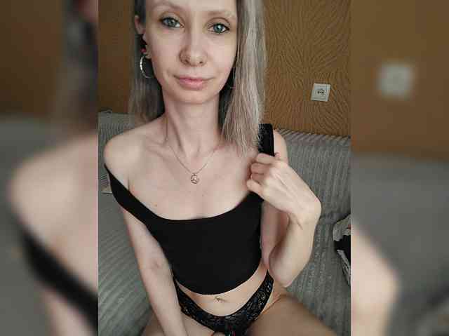 -Christina- webcam