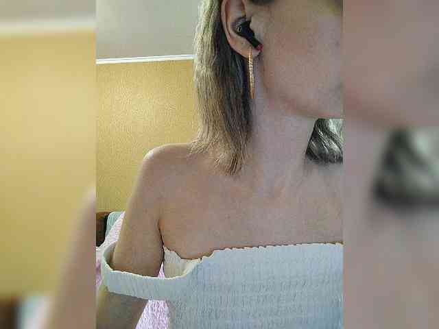-Christina- webcam