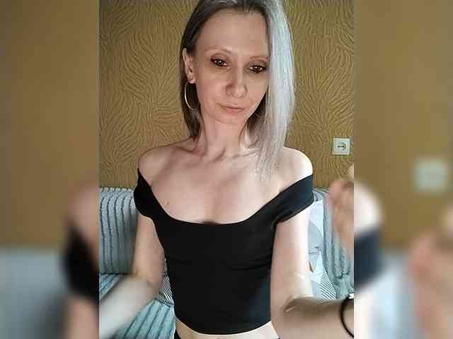 Este modelo está en vivo ahora. prettyKris