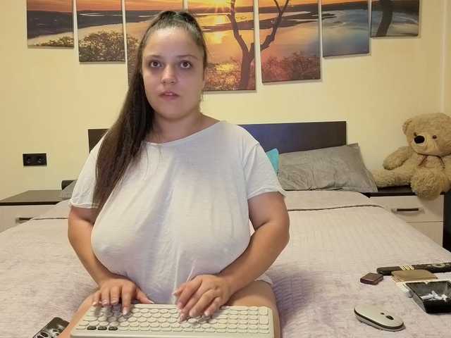 adellineee live cam on BongaCams
