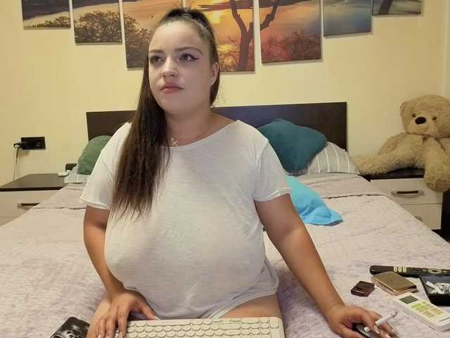adellineee live cam on BongaCams