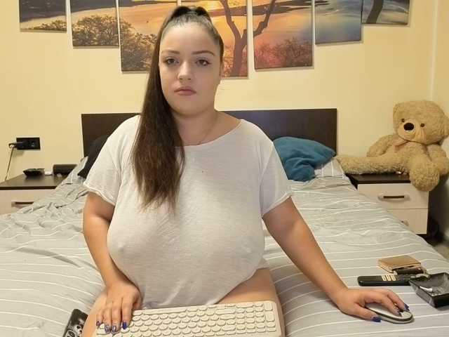 adellineee live cam on BongaCams