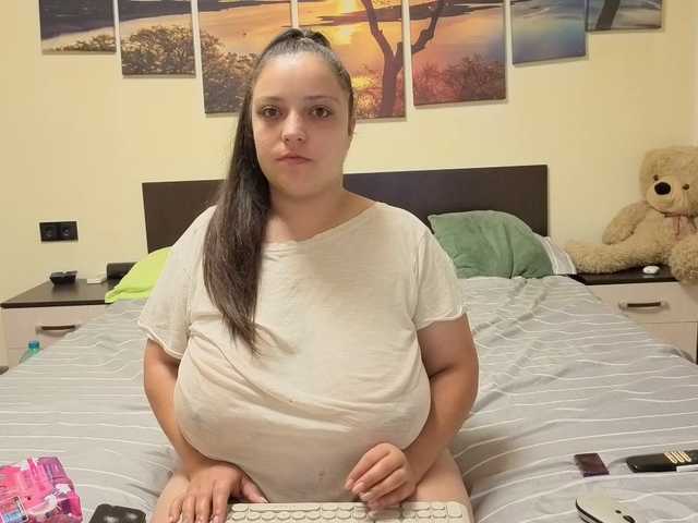 le modèle adellineee est en webcam porno dans un show sur le site bongacams, il possède les tags suivants: White/Caucasian,Brunette,Shaved