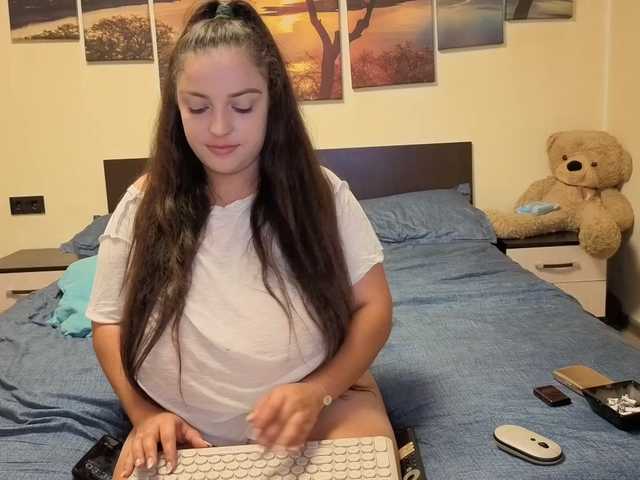 adellineee live cam on BongaCams