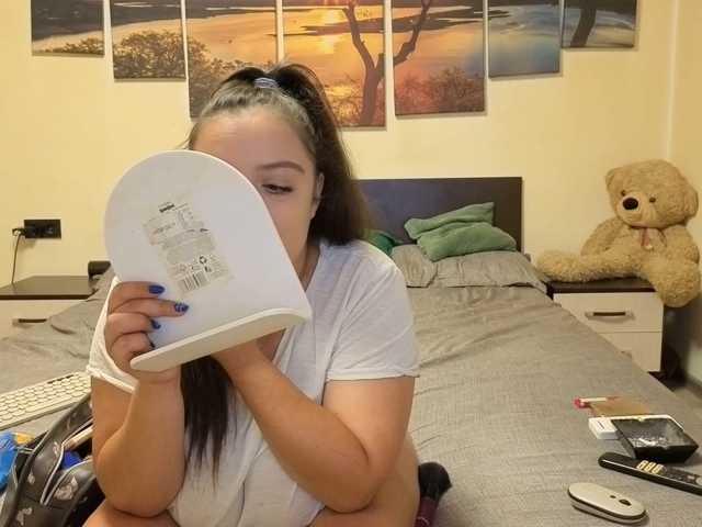 adellineee live cam preview