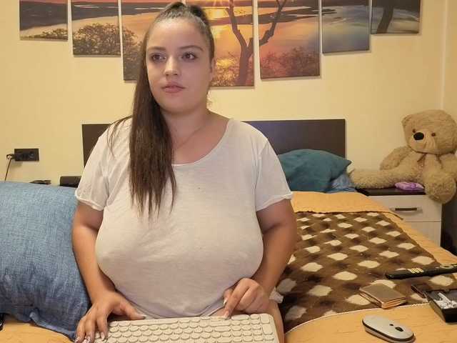 adellineee live cam on BongaCams