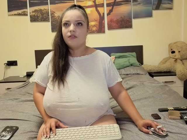 adellineee live cam on BongaCams