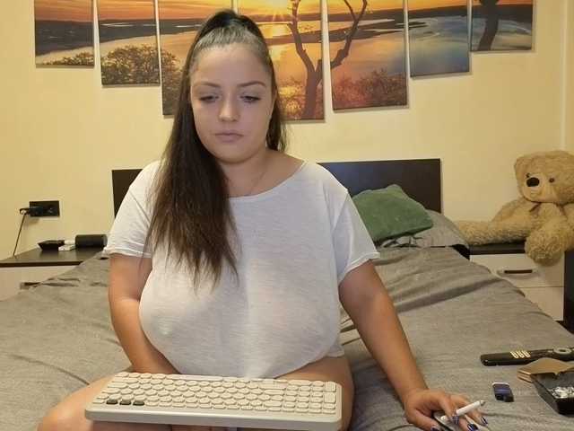 adellineee live cam on BongaCams