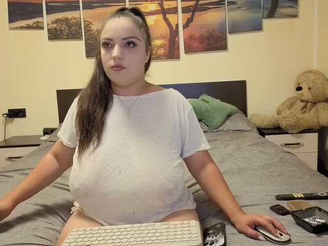 adellineee live cam on BongaCams