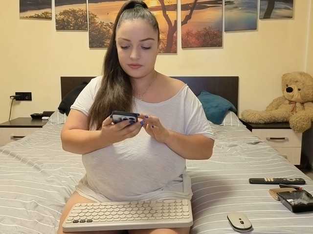 adellineee live cam preview