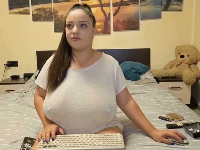 adellineee live cam on BongaCams