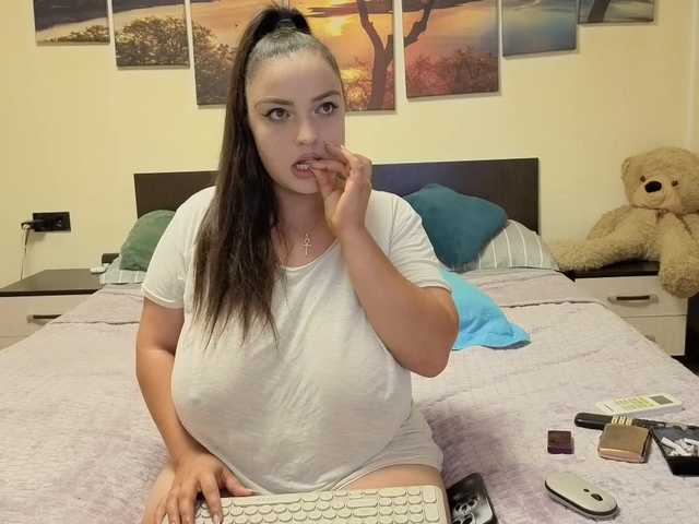 adellineee live cam on BongaCams