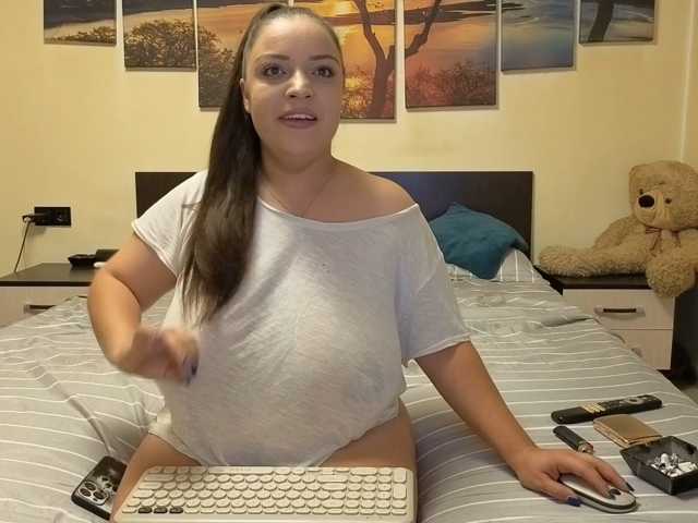adellineee live cam preview