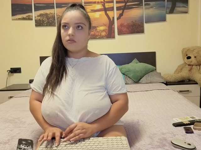 adellineee live cam on BongaCams