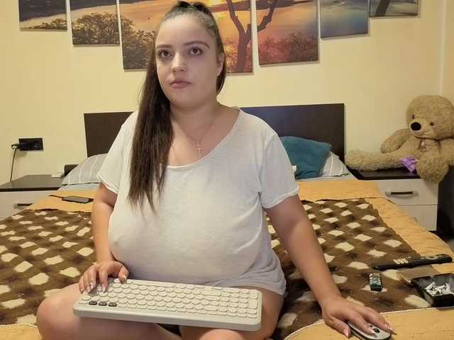 adellineee live cam on BongaCams