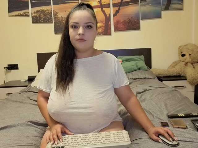 adellineee live cam on BongaCams