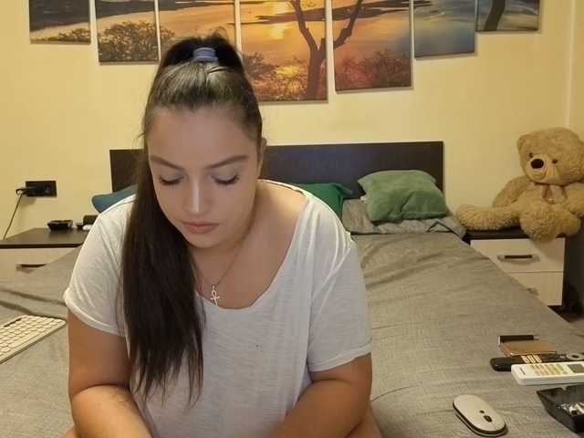 adellineee live cam preview