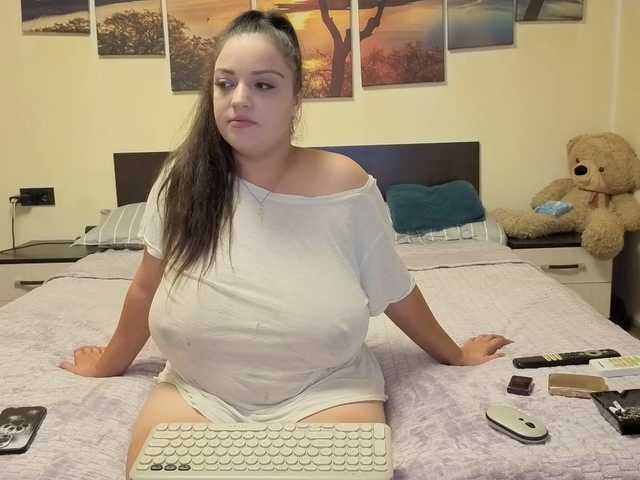 adellineee live webcam show