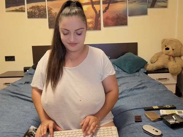 adellineee live cam on BongaCams