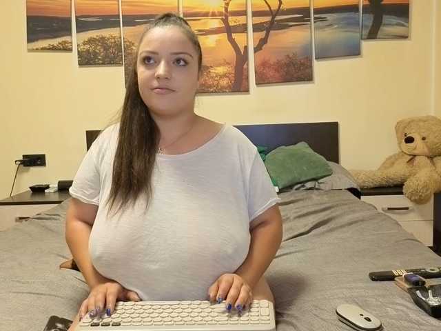 adellineee live cam on BongaCams