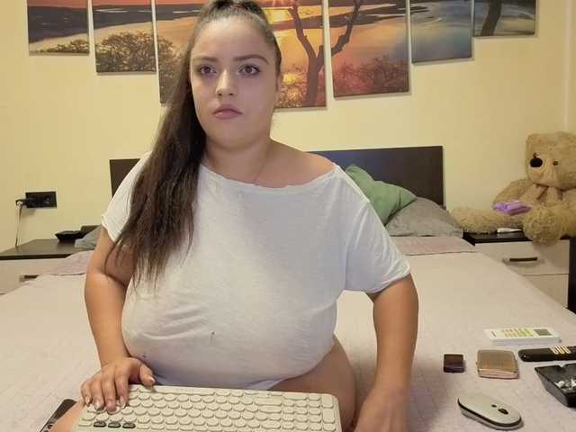 adellineee live cam on BongaCams