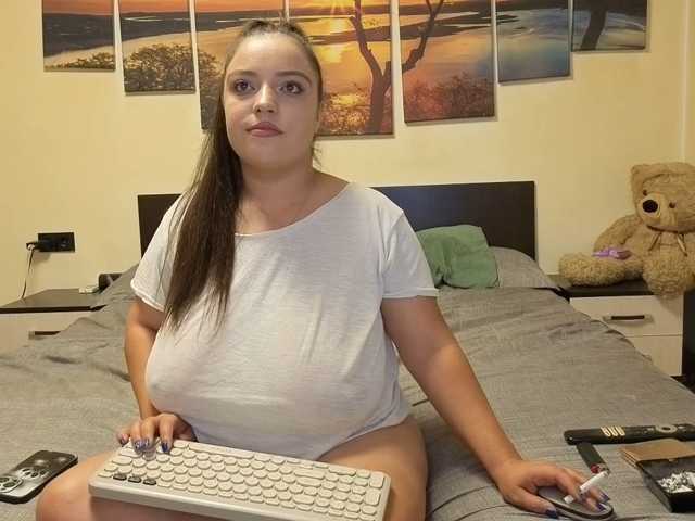 adellineee live cam on BongaCams