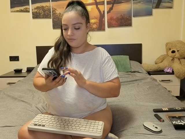 adellineee live cam on BongaCams