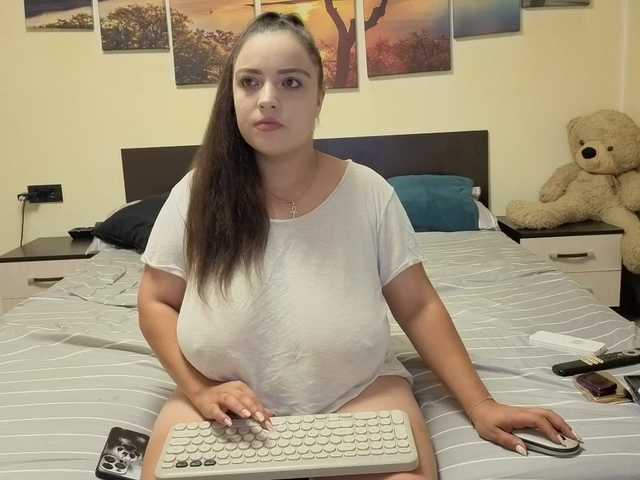 adellineee live cam on BongaCams