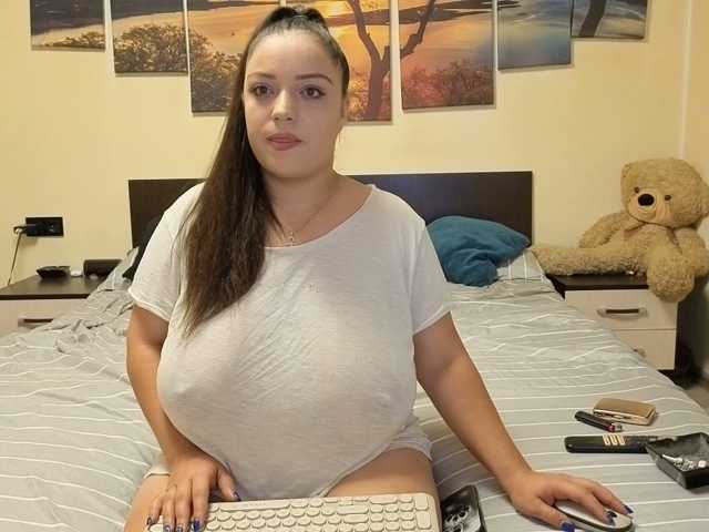 adellineee live cam on BongaCams