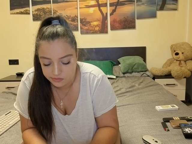 adellineee live cam on BongaCams