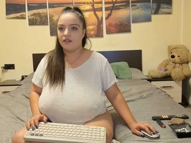 adellineee live cam on BongaCams