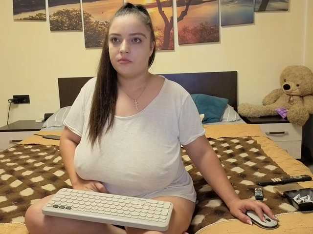adellineee live cam on BongaCams