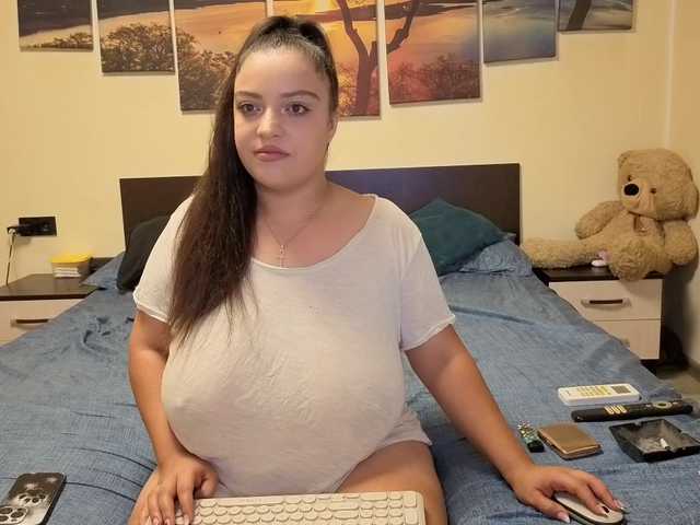 adellineee live cam on BongaCams