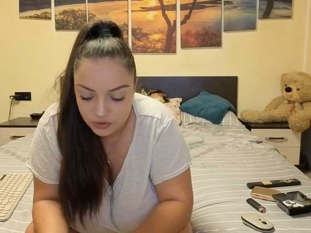 adellineee live cam preview