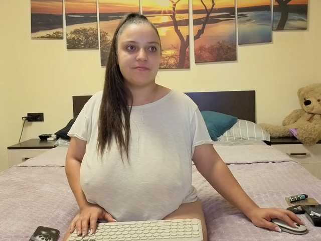 adellineee live cam on BongaCams