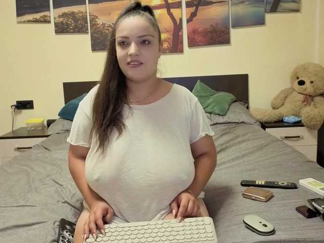 adellineee live cam on BongaCams