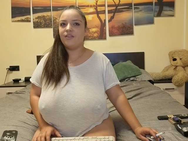 adellineee live cam on BongaCams