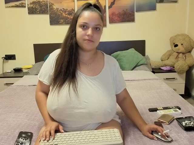 adellineee live cam on BongaCams