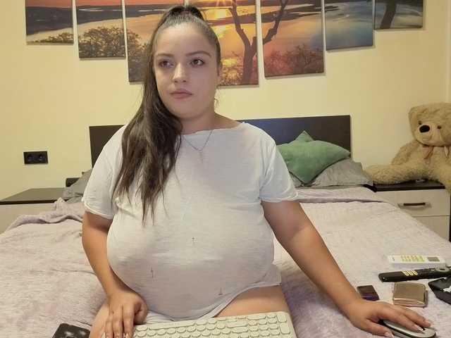 adellineee live cam on BongaCams