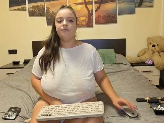 adellineee live cam on BongaCams