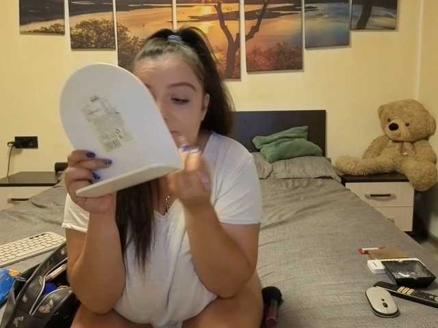 adellineee live cam on BongaCams